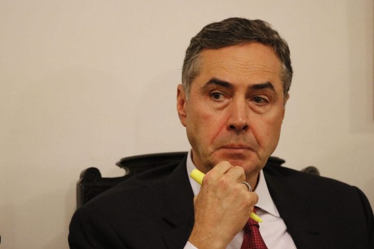 No TSE, Barroso vota pela cassação do prefeito e vice de Guanambi