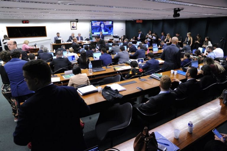 CPI do BNDES na Câmara aprova relatório final