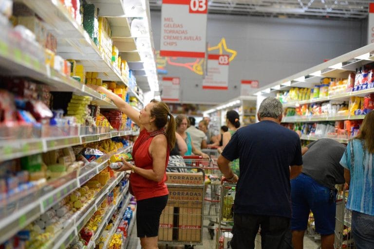 Custo de cesta de compras de famílias com renda mais baixa cai 0,05%