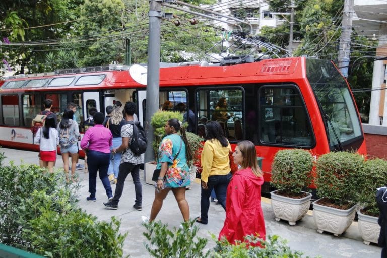 Ferrovia do Corcovado comemora 135 anos com quarta geração de trens