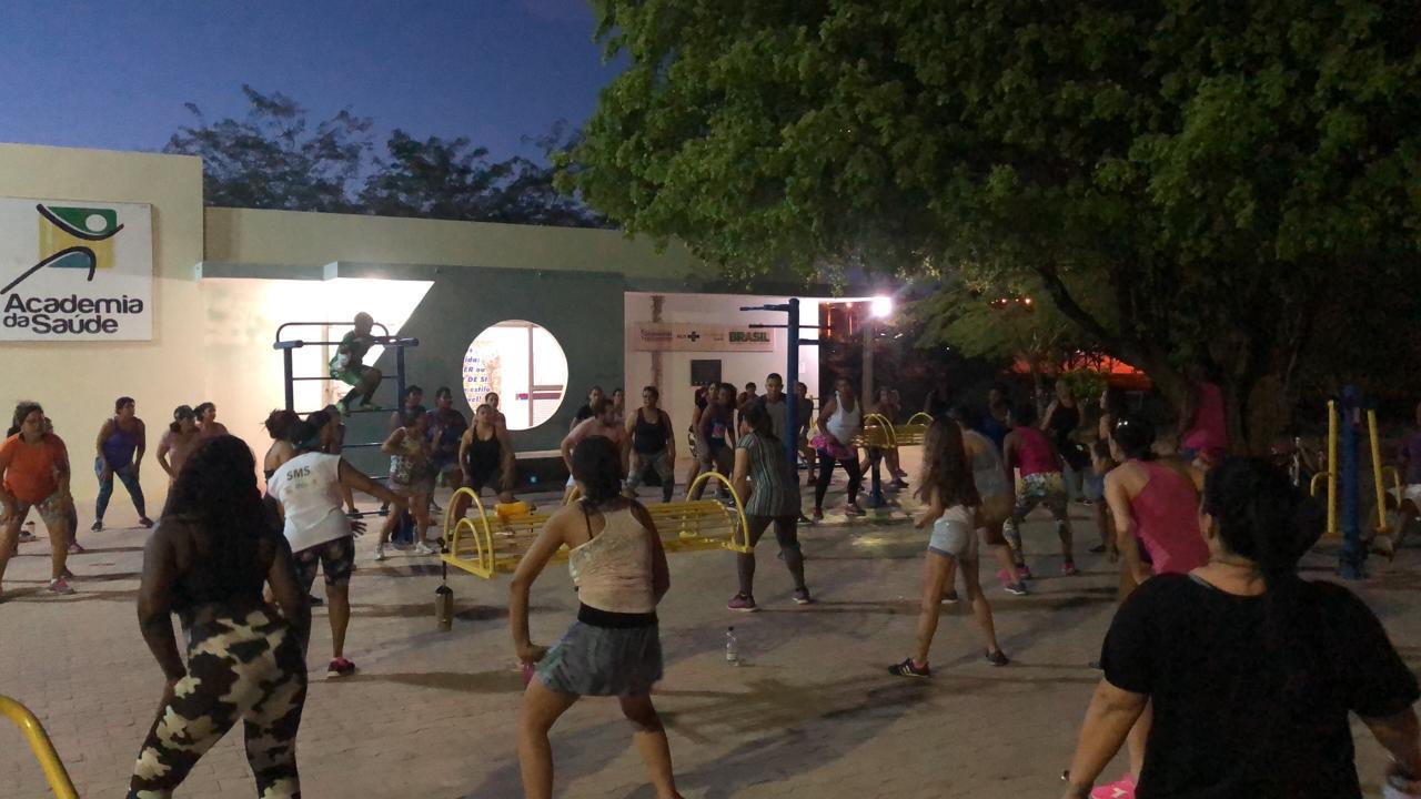 Aulas de dança gratuitas estão sendo realizadas no Parque da Cidade em Guanambi