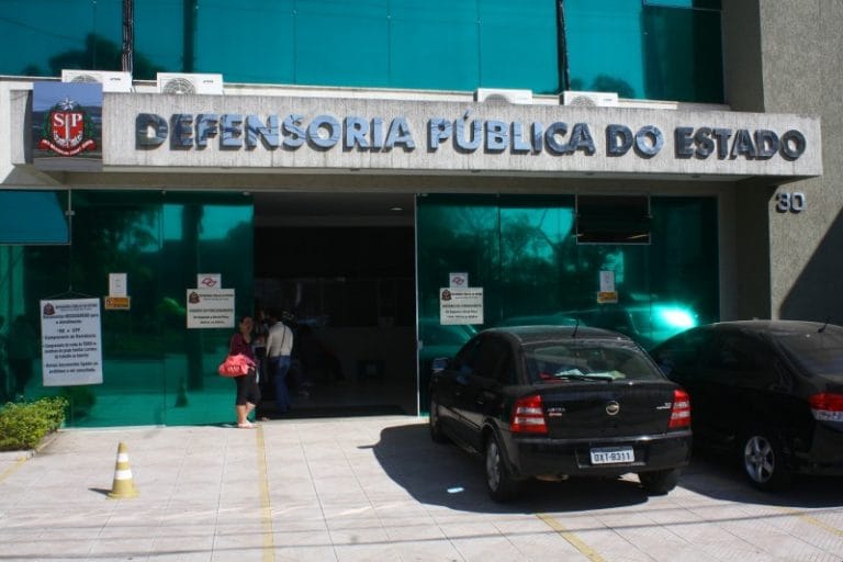 Desemprego faz aumentar busca por defensores públicos, diz associação