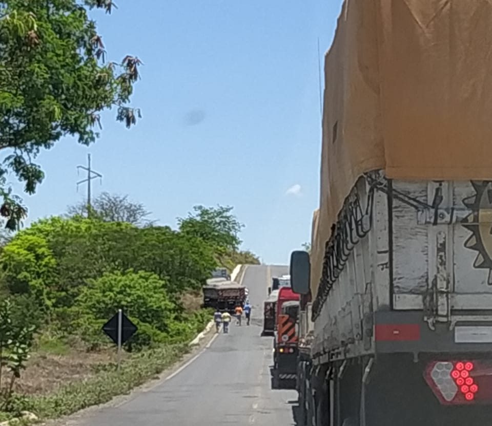 Acidente com carreta de Guanambi deixa quatro pessoas mortas no Norte de Minas