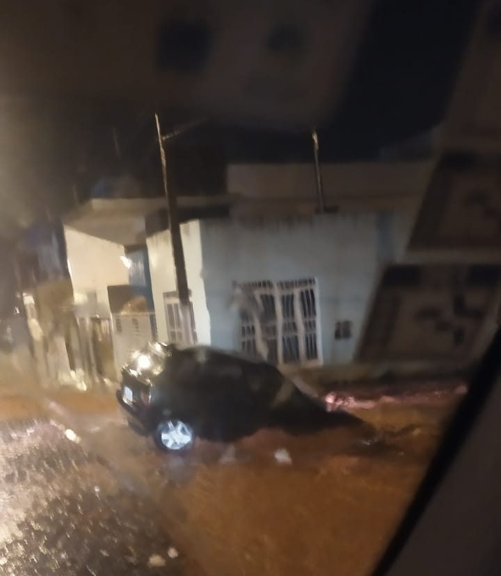 Forte chuva em Caetité deixa uma pessoa morta e ruas destruídas