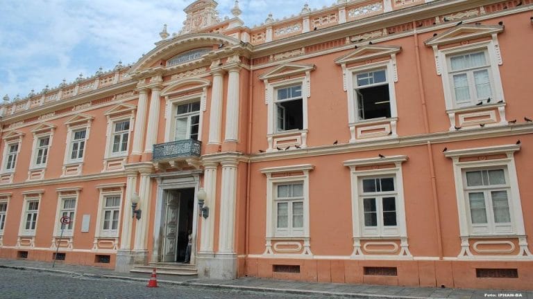 Justiça Federal condena Iphan a restaurar Faculdade de Medicina da UFBA