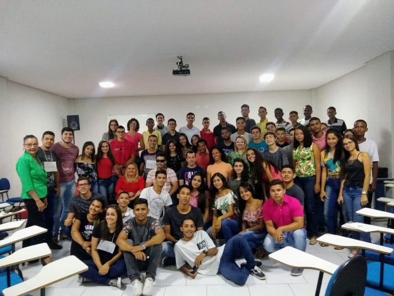 Jovens Aprendizes debatem acessibilidade e atendimento ao público no comércio de Guanambi