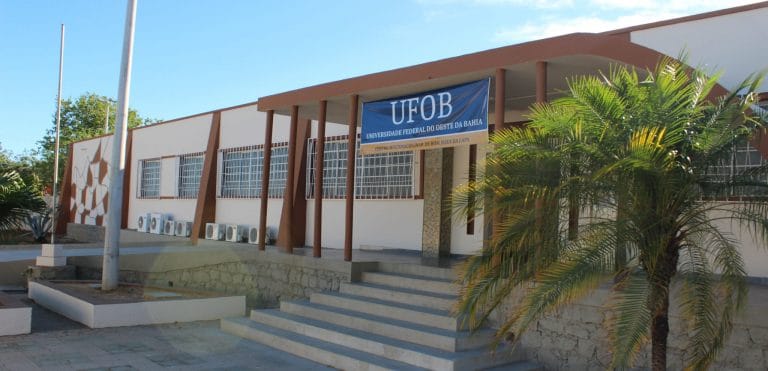 Ufob abre inscrições para processo seletivo com salário de até R$ 5.831