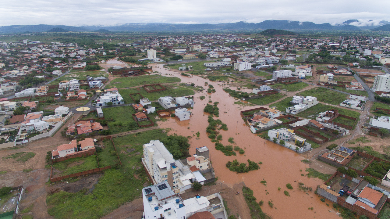 Imagens aéreas mostram transbordamento do riacho do Belém em Guanambi, veja vídeo: