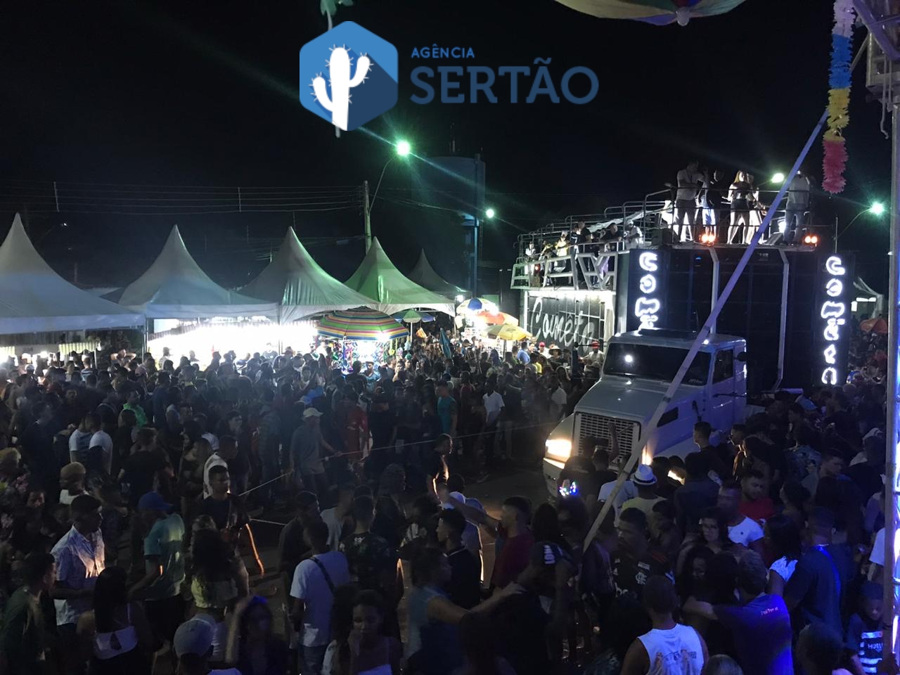 Dinheiro público financia show com forte conotação sexual no Carnaval de Carinhanha