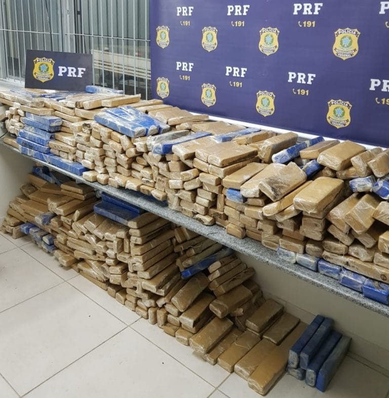 PRF apreende 800 kg de maconha em Montes Claros, destino da carga seria Guanambi