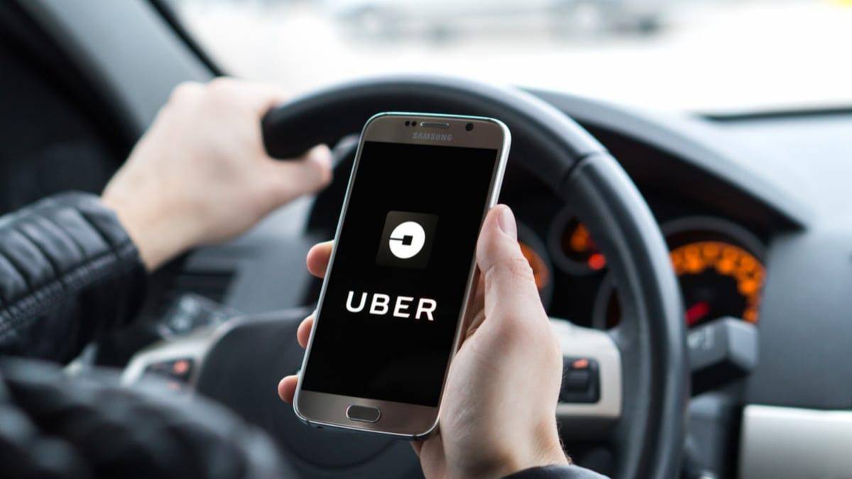 Justiça reconhece vínculo e determina que Uber assine carteira de trabalho de motorista