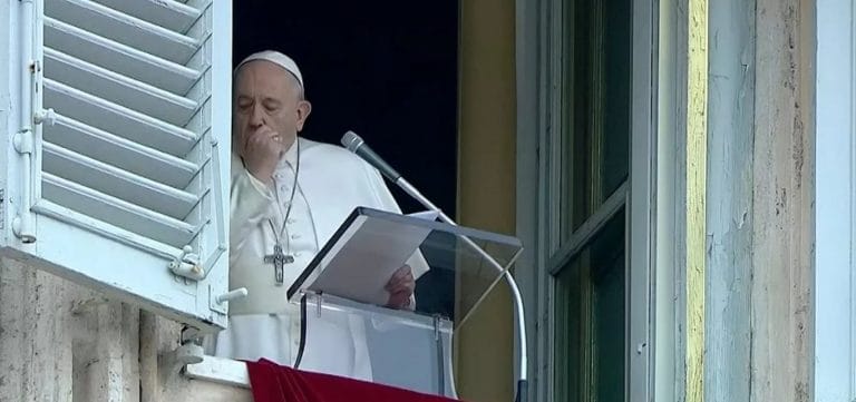 Teste do Papa Francisco para coronavírus dá negativo