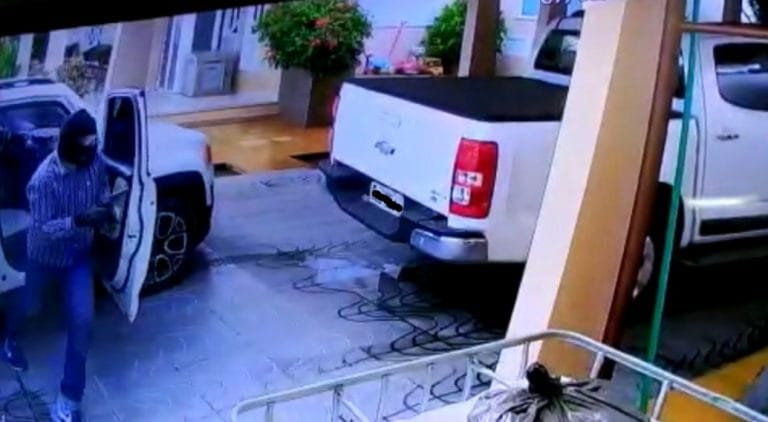 Assaltantes ficam a pé após chave do carro de fuga ser furtada durante assalto em Guanambi