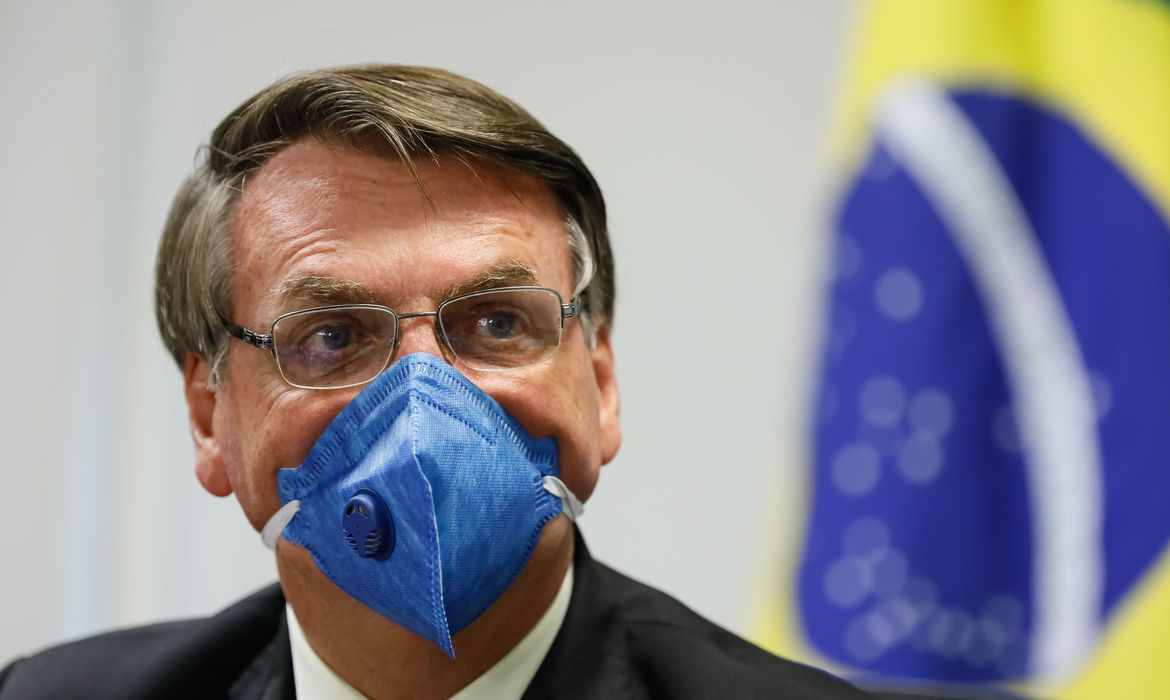 Bolsonaro afirma ter testado positivo para o coronavírus, tomou cloroquina e já está bem
