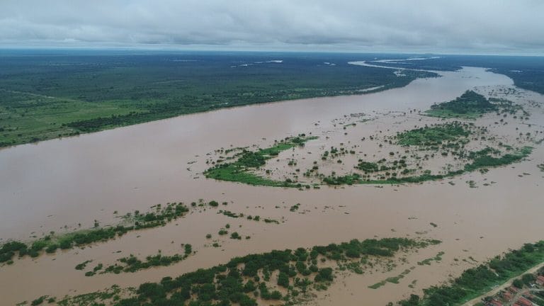 Imagens aéreas mostram cheia do rio São Francisco em Bom Jesus da Lapa