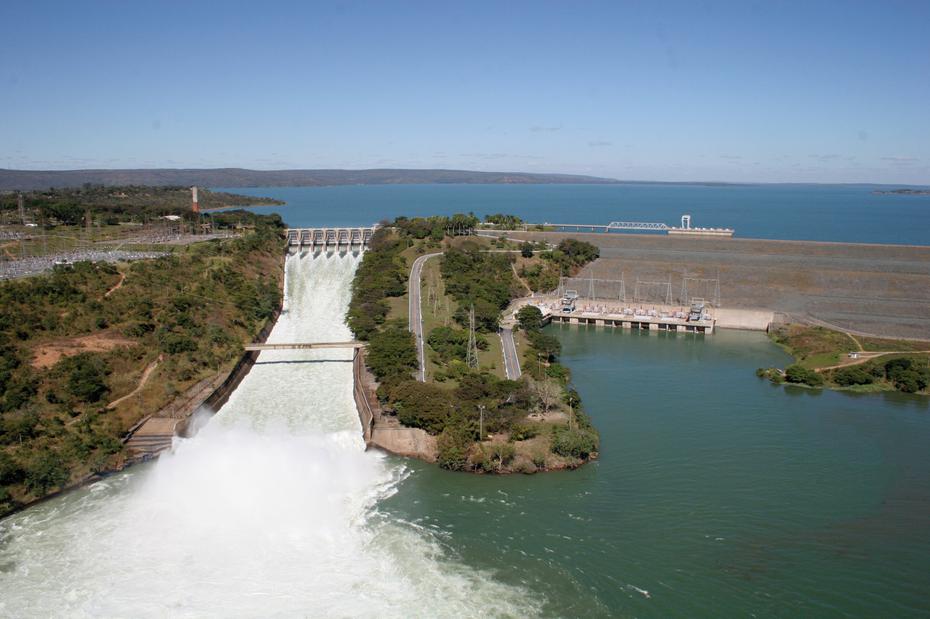 Hidroelétrica de Três Marias fecha comportas após 16 dias de vertimento no rio São Francisco
