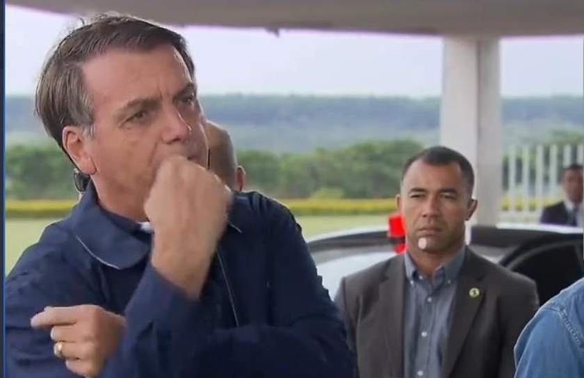 Bolsonaro nega ter testado positivo para novo coronavírus
