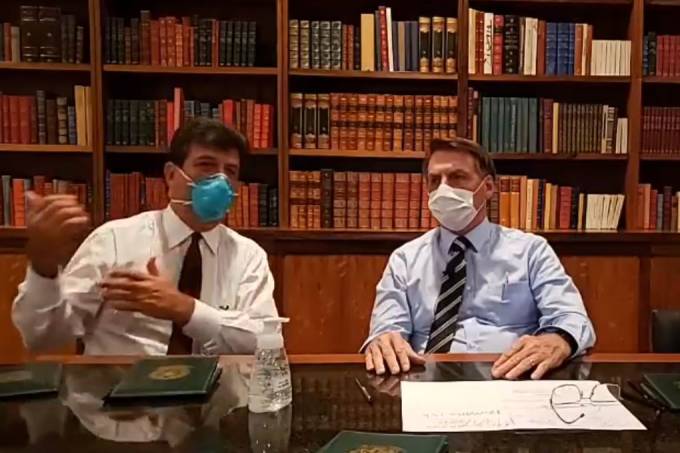 Primeiro teste de Bolsonaro indica positivo para coronavírus, diz jornal, presidente nega