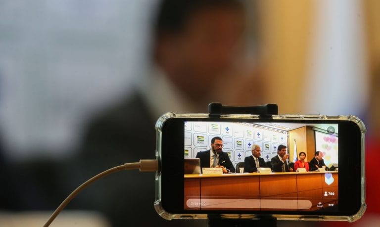 Casos confirmados de coronavírus chegam a 621 no Brasil, com seis óbitos