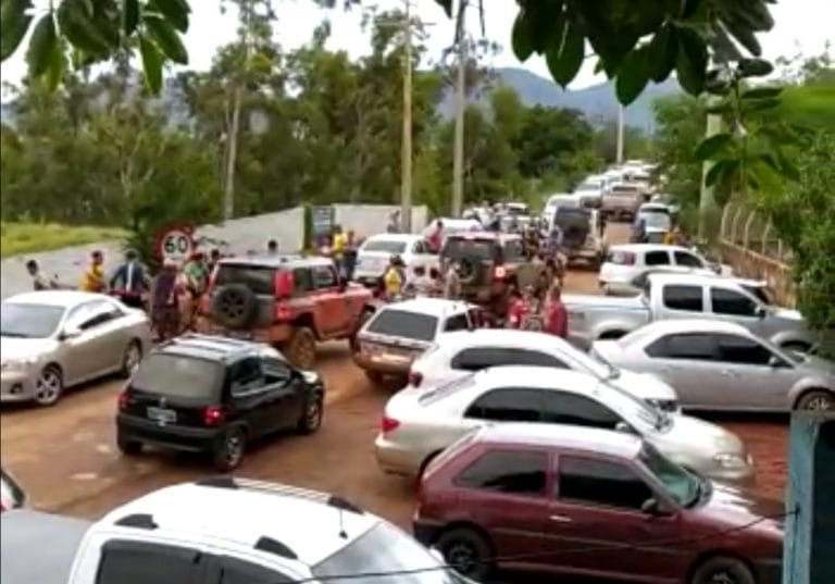 Curiosidade em torno da barragem de Ceraíma causa aglomeração no local