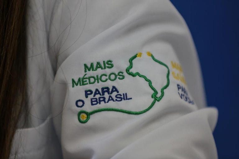 Governo concede registro para cubanos reintegrarem o Mais Médicos