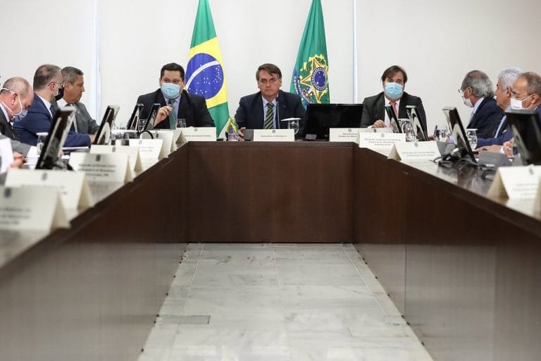 Presidente sanciona auxílio de R$ 60 bilhões para estados e municípios
