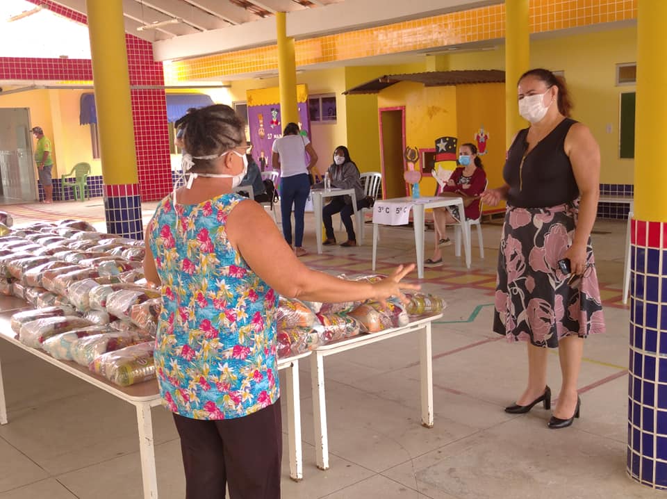 Kits de alimentação começam a ser distribuídos para alunos da rede municipal de Guanambi
