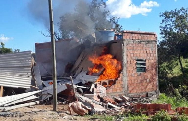 Homem queima casa com  três filhos dentro, mais novo morreu carbonizado