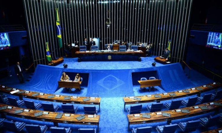Senado aprova auxílio a escolas e faculdades privadas durante crise causada pelo Covid-19