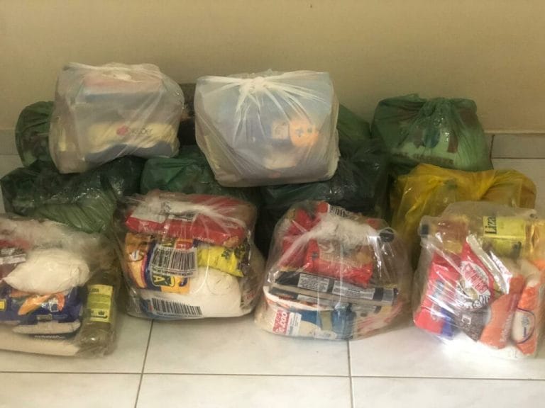 Profissionais de Enfermagem arrecadam e doam cestas básicas e máscaras em Guanambi