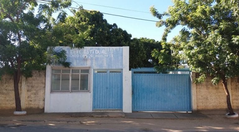 Professores de colégio em Mutans usam plataformas digitais na preparação de alunos para o Enem