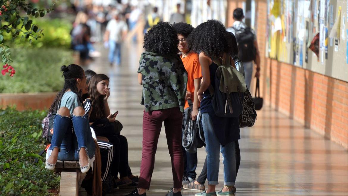 Cotas para negros e indígenas em pós-graduação passam novamente a ter validade, anuncia MEC