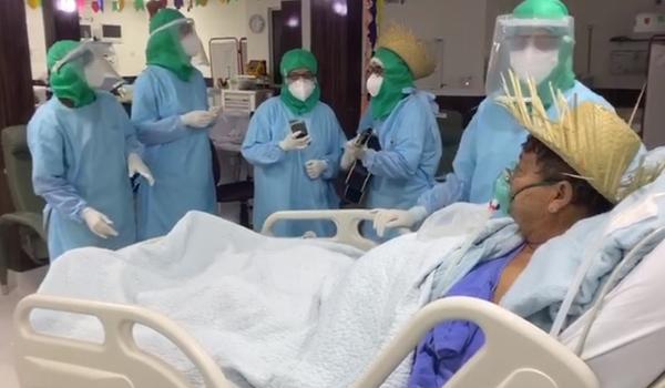 Enfermeiros de Vitória da Conquista levam clima junino para pacientes internados com a Covid-19