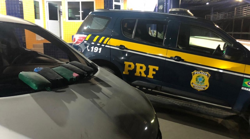 Vitória da Conquista: PRF apreende cocaína escondida em porta de carro