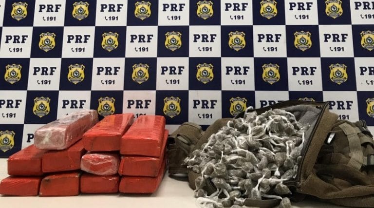 PRF prende passageiro com mochila recheada de maconha na BR-116 em Vitória da Conquista