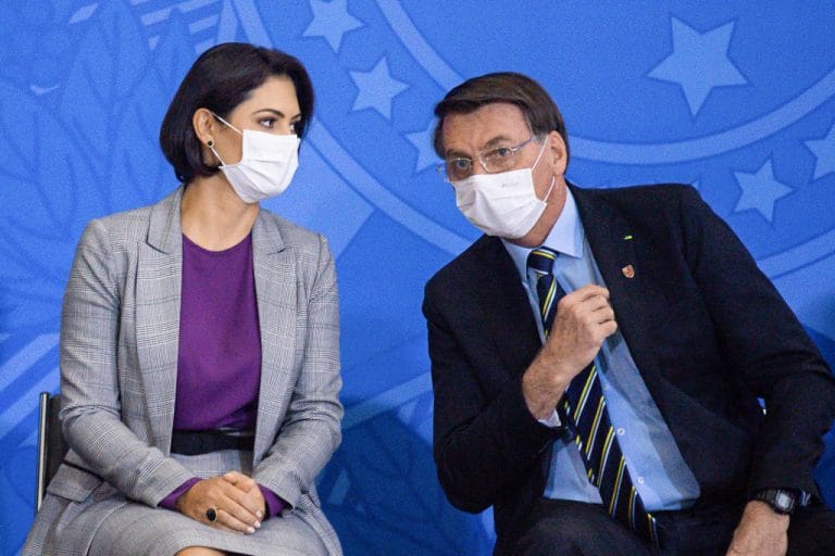 Michelle Bolsonaro testa positivo para COVID-19