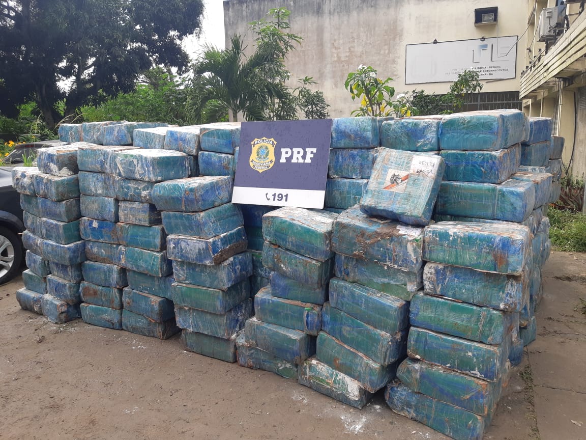 Bahia: PRF apreende quase seis toneladas de maconha em meio a carga de farinha de trigo
