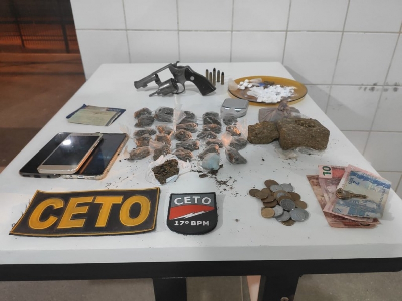 Polícia prende três homens com drogas e arma em Guanambi