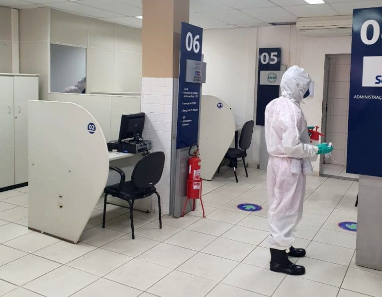 Corpo de Bombeiros realiza desinfecção de SACs em Brumado e Guanambi
