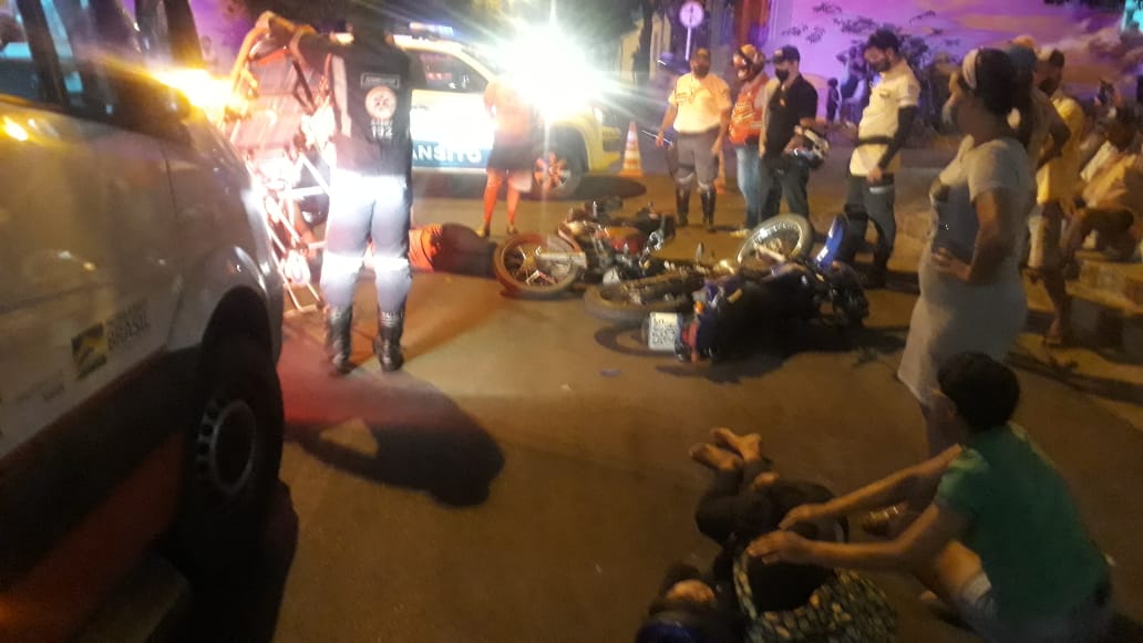 Acidente envolvendo duas motocicletas deixa três pessoas feridas em Guanambi