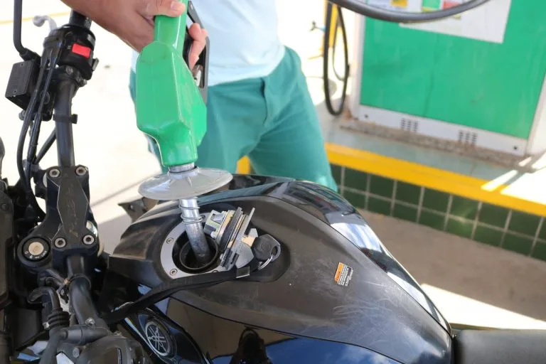 Eunápolis e Vitória da Conquista comercializam a gasolina mais cara da Bahia