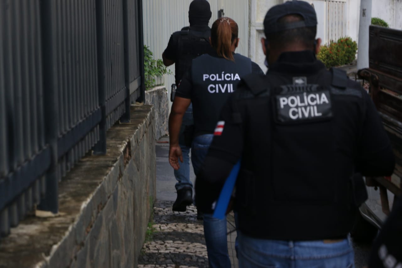 PM prende oito pessoas por tráfico de drogas em raves e boates em Salvador