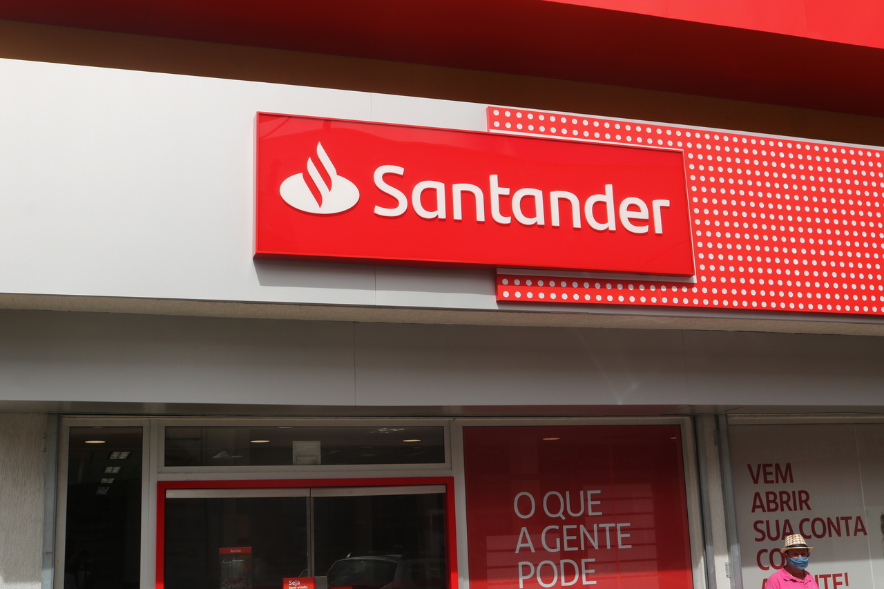 Santander tem 400 vagas de emprego abertas em todo o país