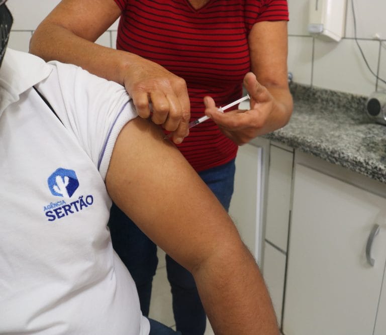 Ministério da Saúde autoriza vacinação contra a gripe para toda a população
