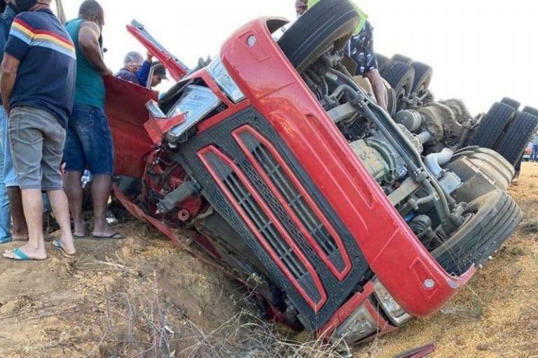 Acidente na BA-156 deixa dois mortos e um ferido entre Jacaraci e Mortugaba