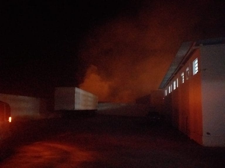 Brigada controla incêndio próximo a depósito de medicamentos em Guanambi