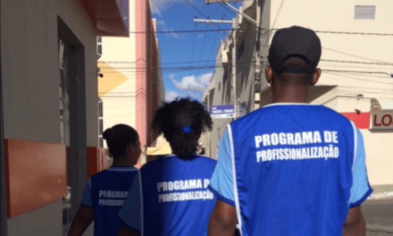 Uso de comunicação alternativa auxilia assistidos da Apae Guanambi