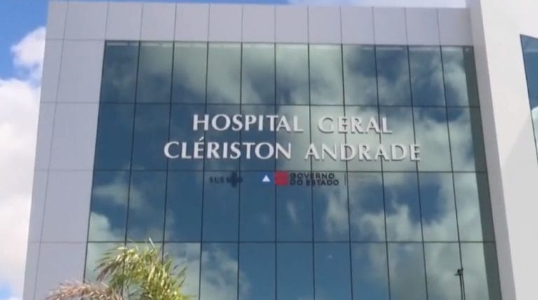 Após troca em hospital, família sepulta corpo errado em Feira de Santana
