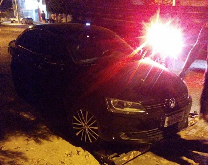 Homem embriagado furta carro que encontrou ligado na rua em Guanambi
