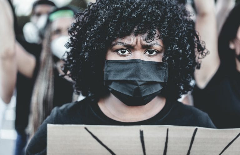 Polêmicas contemporâneas em casa: vidas negras importam para você?